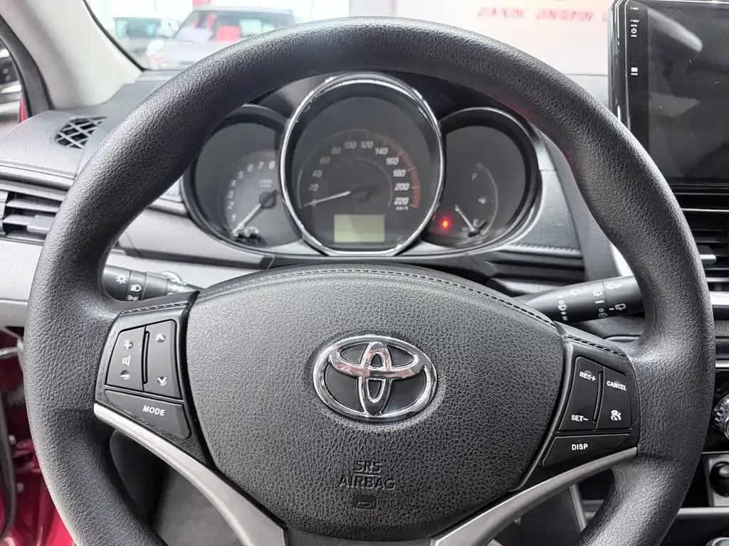 Toyota Yaris L — фото 5