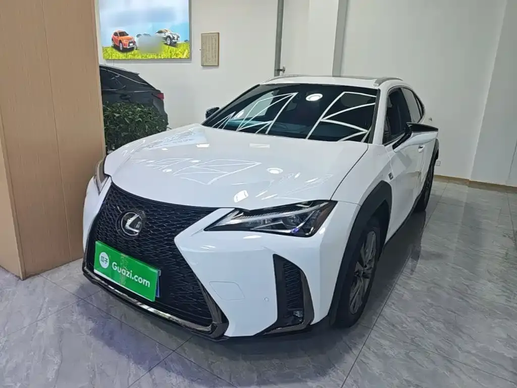 Lexus UX — фото 1