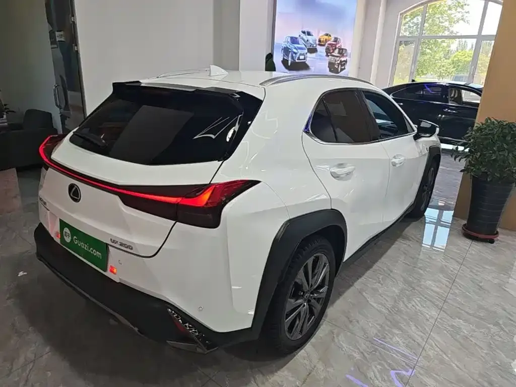 Lexus UX — фото 8