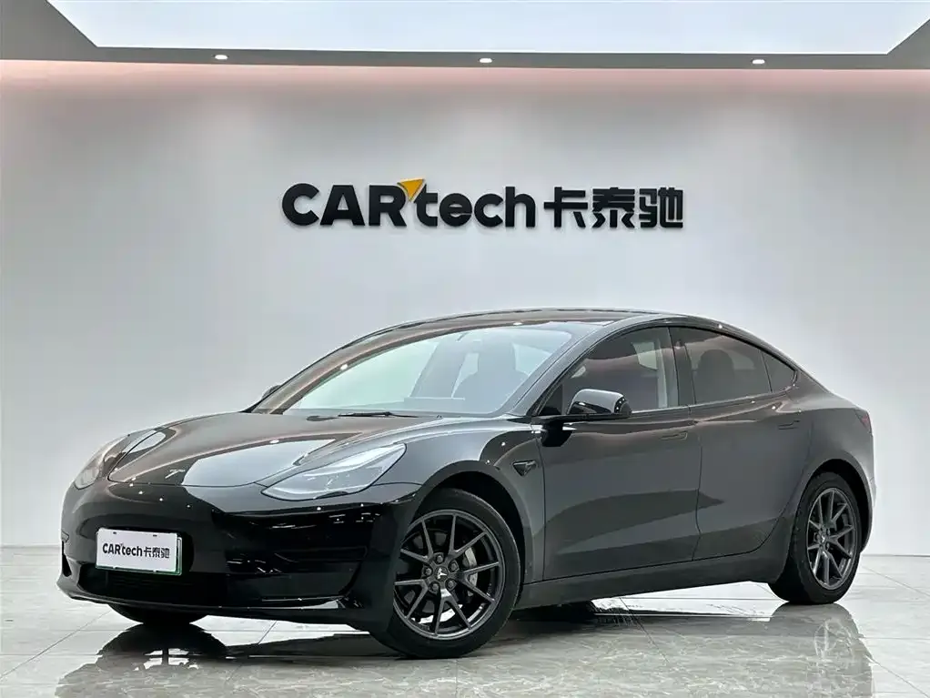 Tesla Model 3 — фото 1