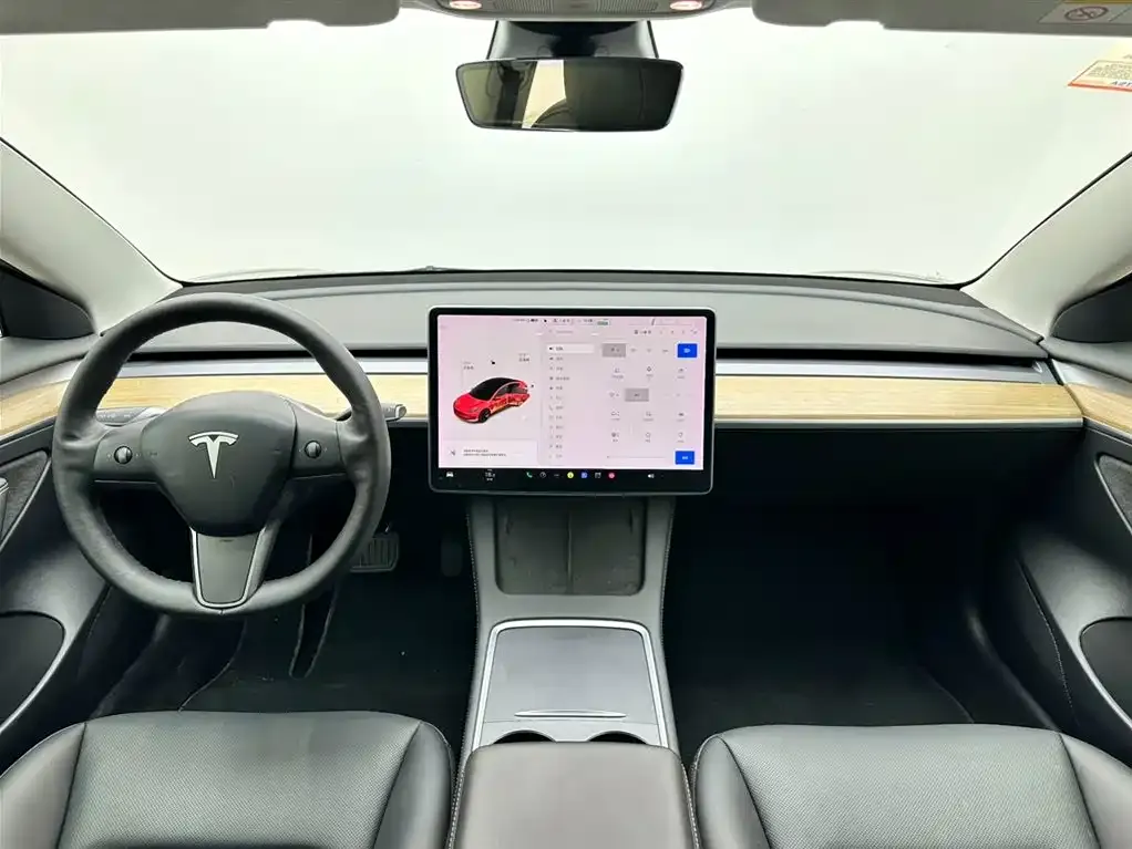 Tesla Model 3 — фото 2
