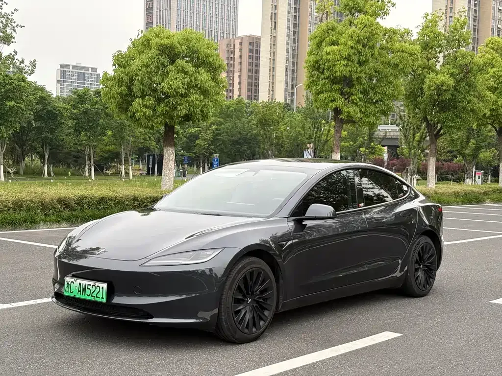 Tesla Model 3 — фото 1