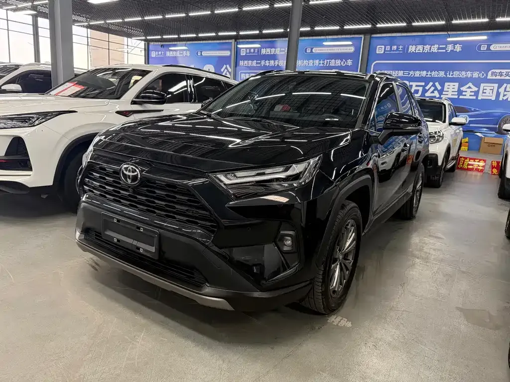 Toyota RAV4 — фото 1