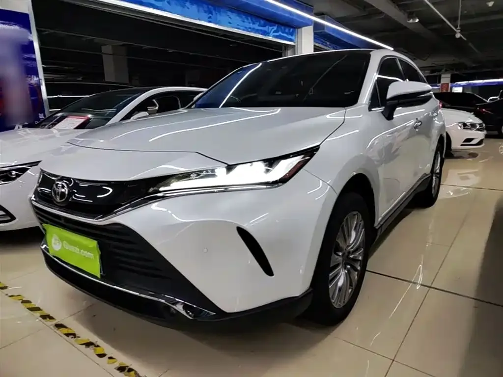 Toyota Harrier — фото 1