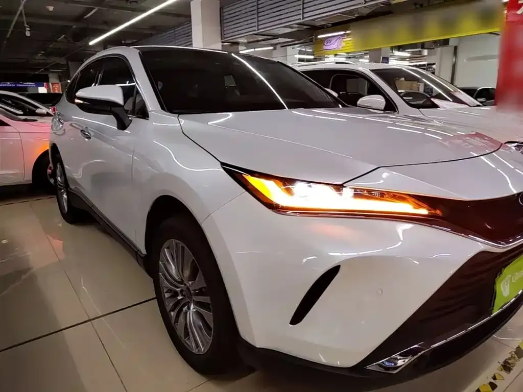 Toyota Harrier — фото 2