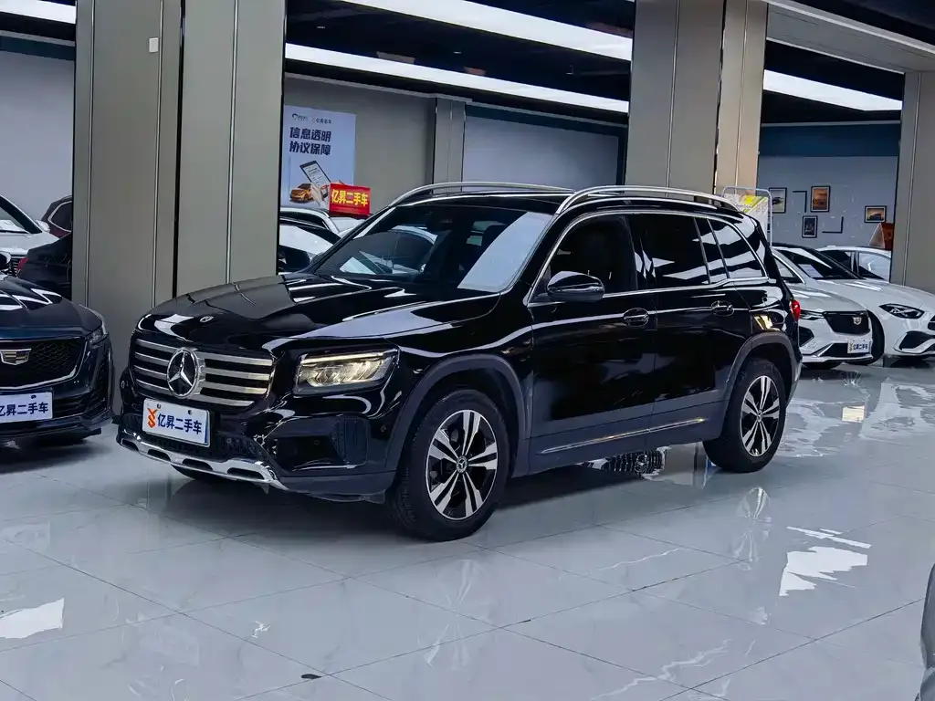 Mercedes-Benz GLB — фото 1