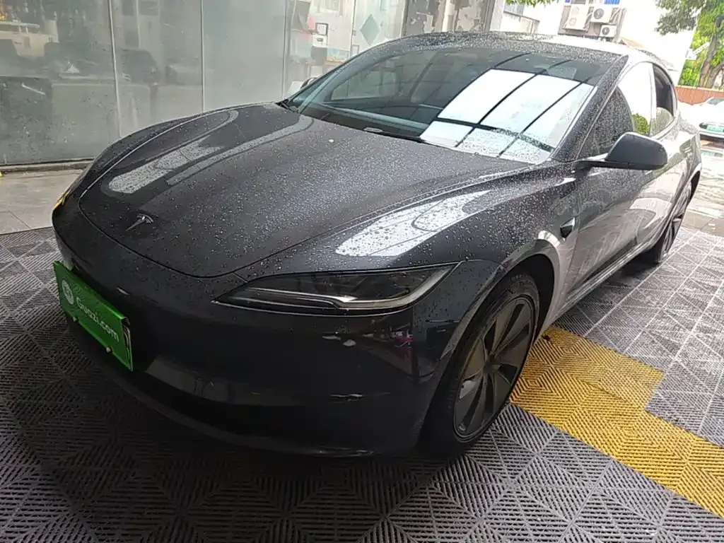Tesla Model 3 — фото 1
