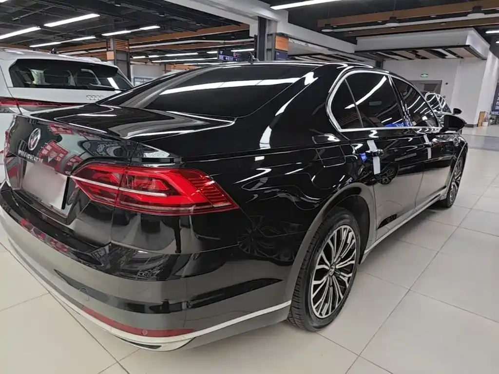 Volkswagen Phideon — фото 10