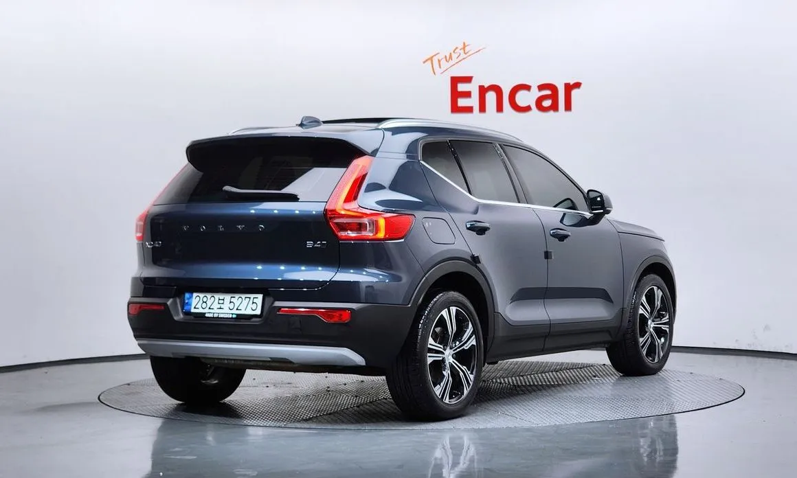 Volvo XC40 — фото 10