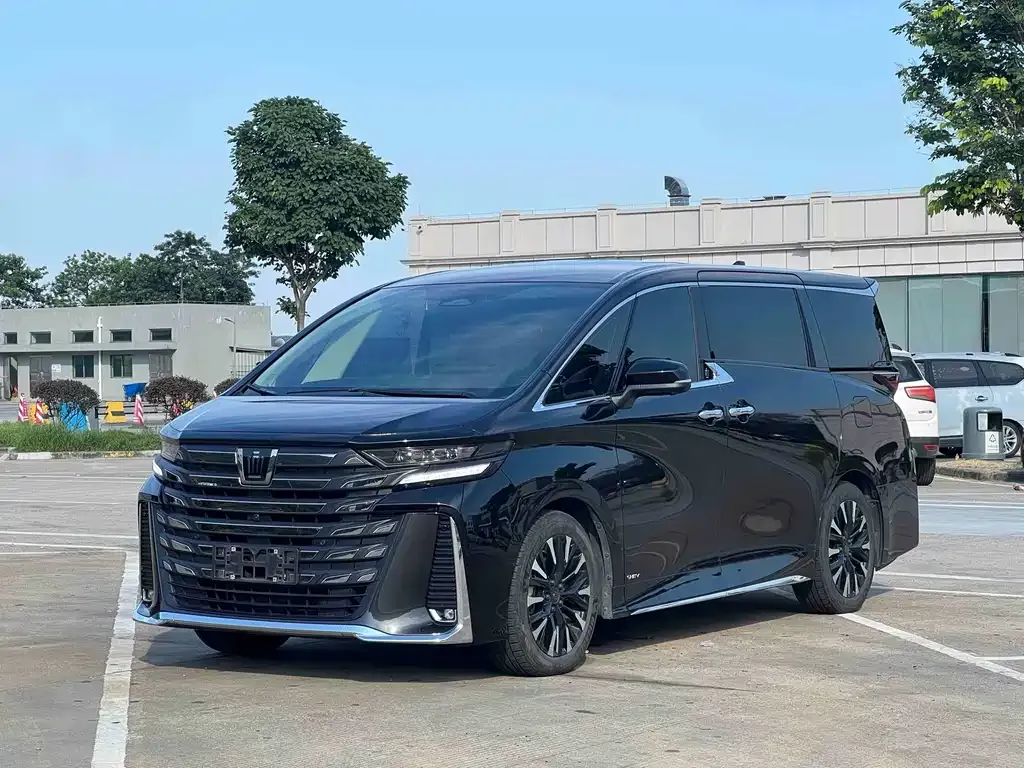 Toyota Vellfire — фото 1