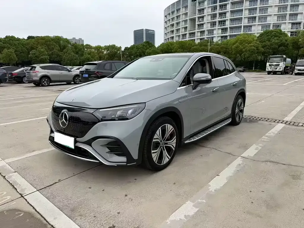 Mercedes-Benz EQE SUV — фото 1