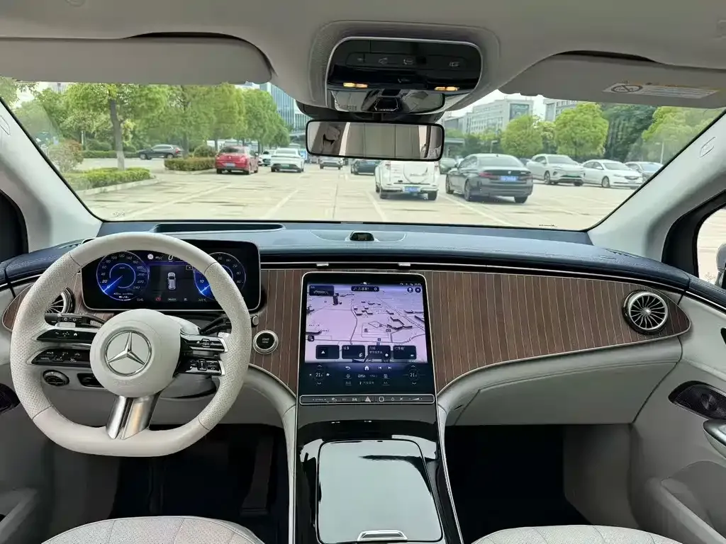Mercedes-Benz EQE SUV — фото 2