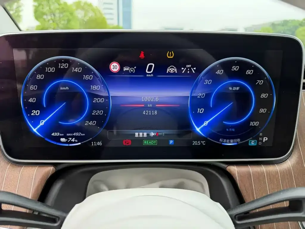 Mercedes-Benz EQE SUV — фото 3