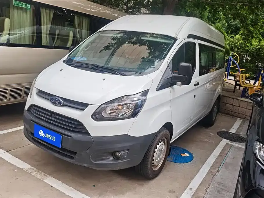Ford Transit — фото 1