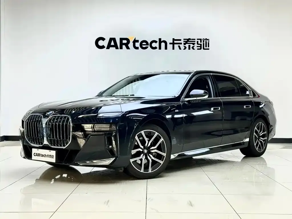 BMW 7 Series — фото 1