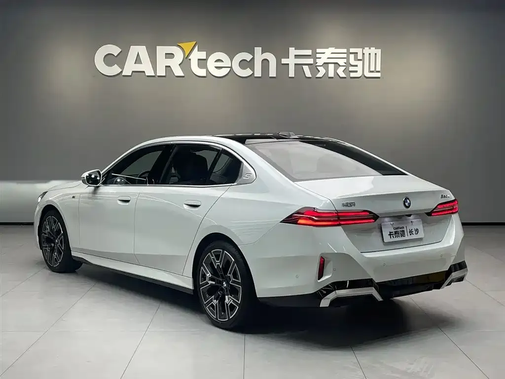 BMW 5 Series — фото 10