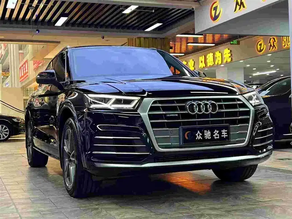 Audi Q5L — фото 1