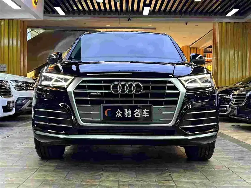 Audi Q5L — фото 8