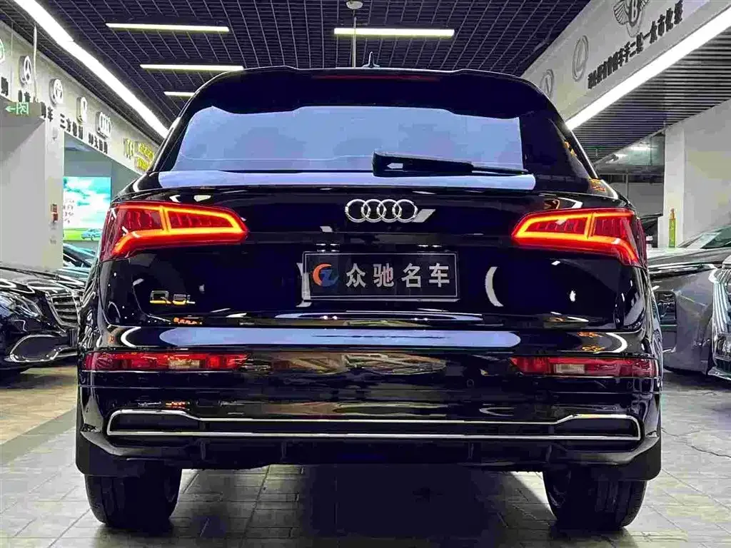 Audi Q5L — фото 9