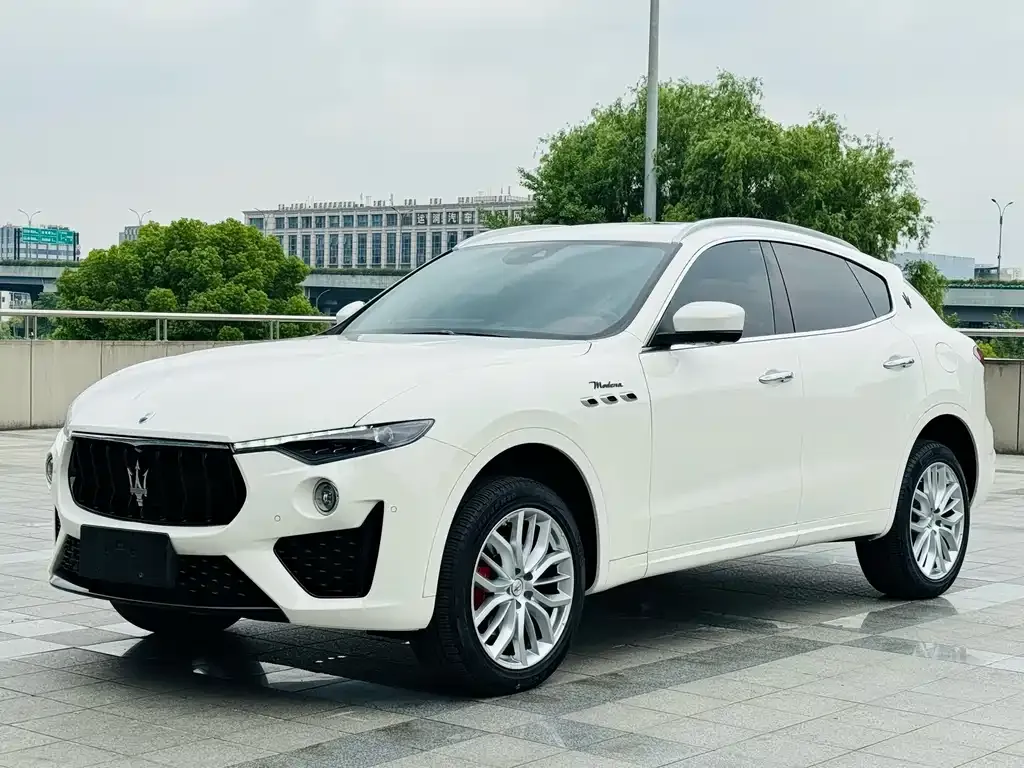 Maserati Levante — фото 1