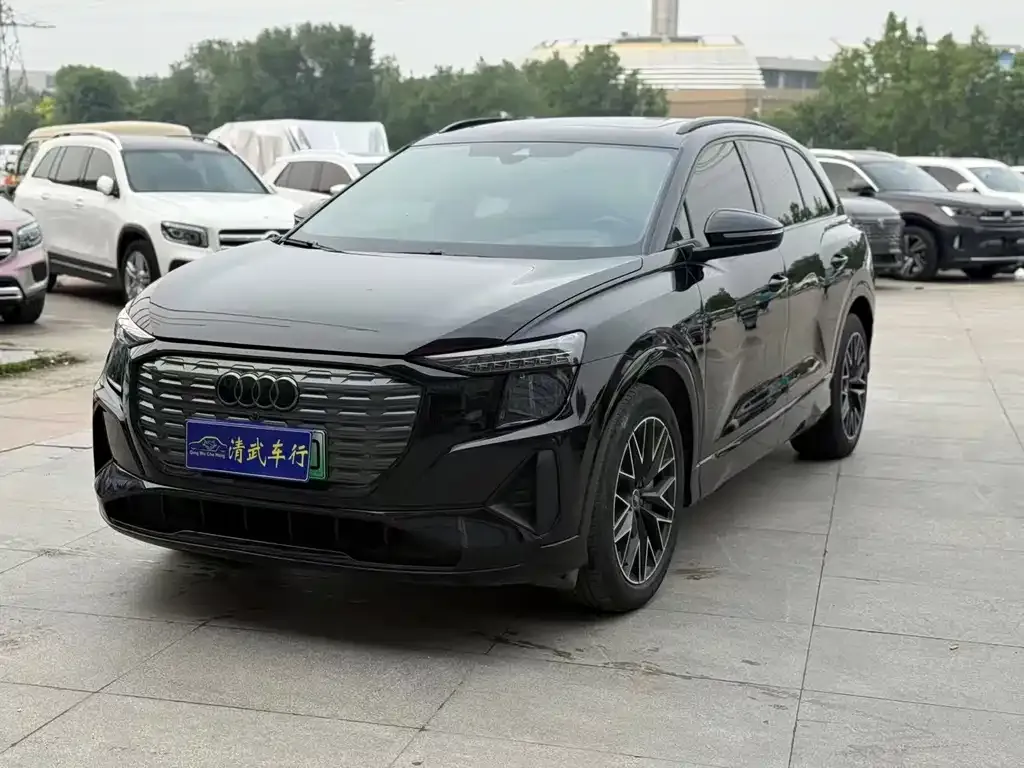 Audi Q5 e-tron — фото 1