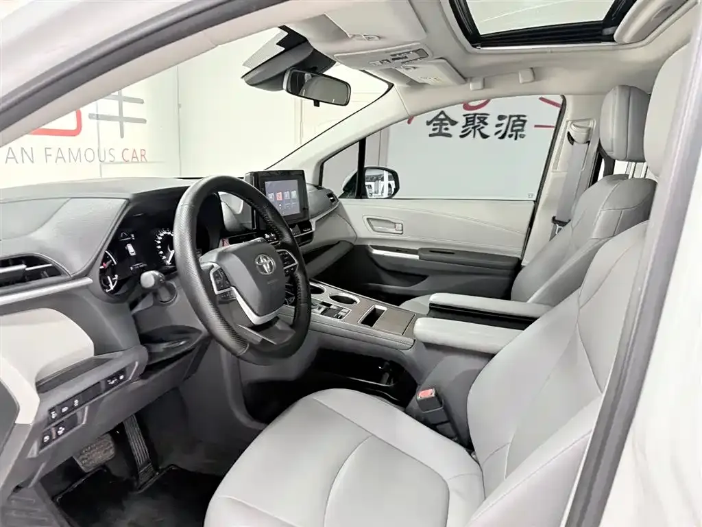 Toyota Granvia — фото 9