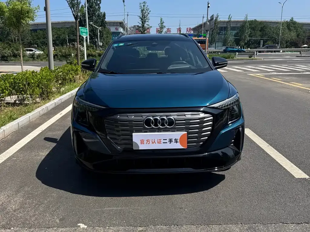 Audi Q5 e-tron — фото 1