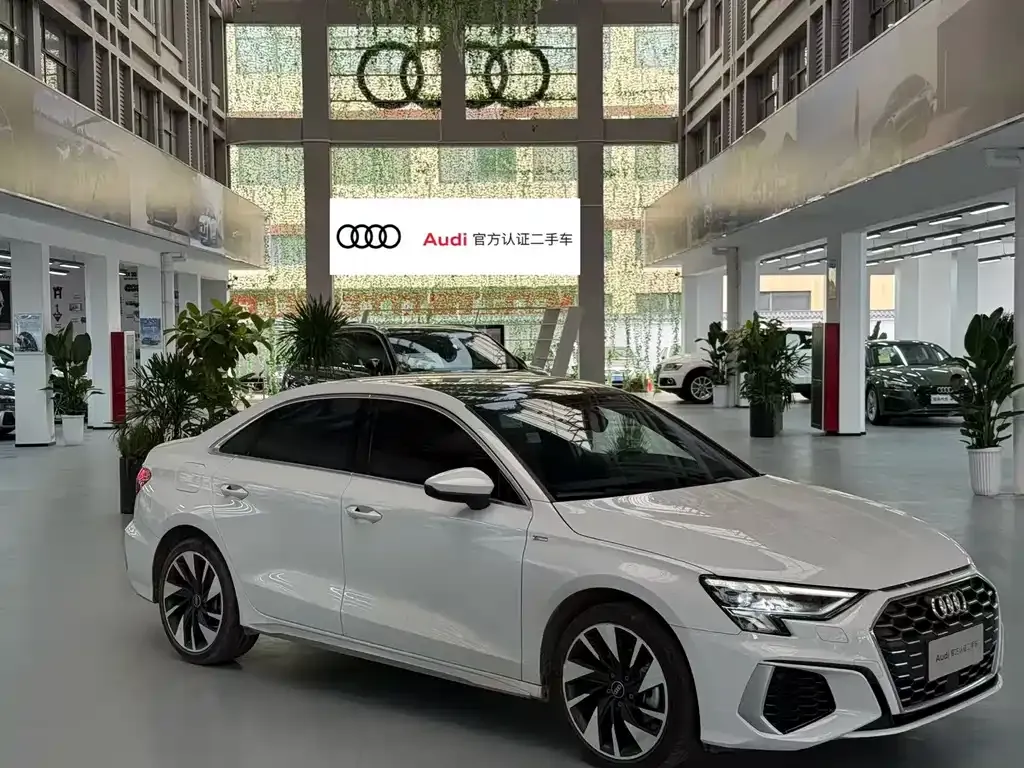 Audi A3 — фото 1