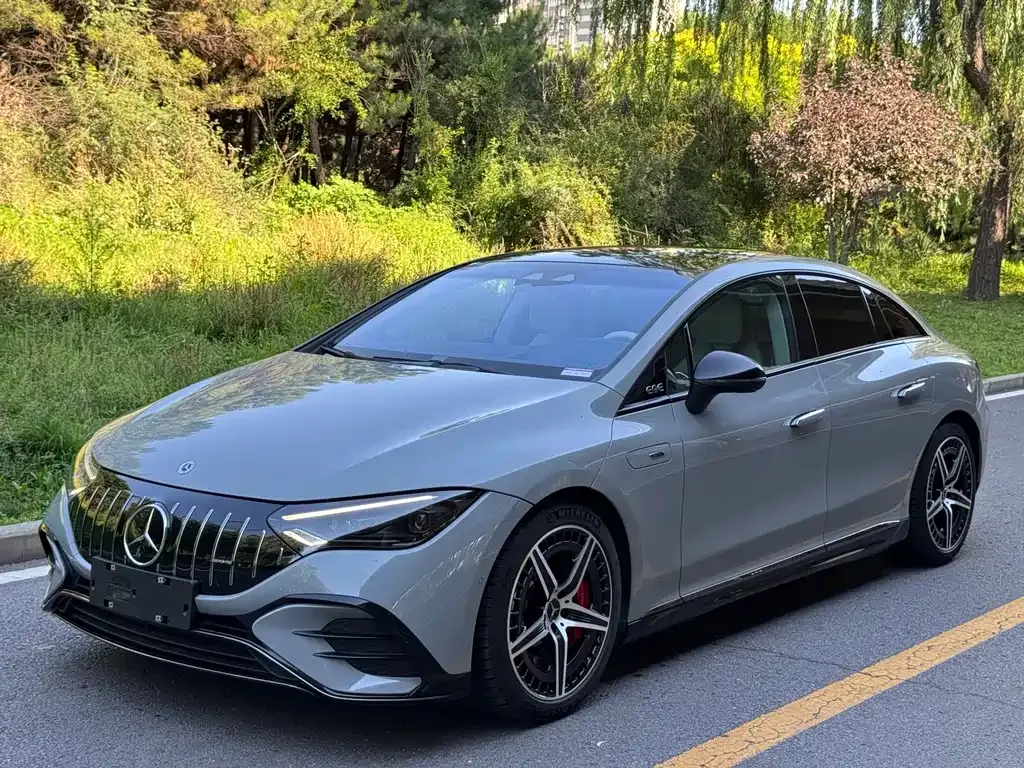 Mercedes-Benz EQE AMG — фото 1