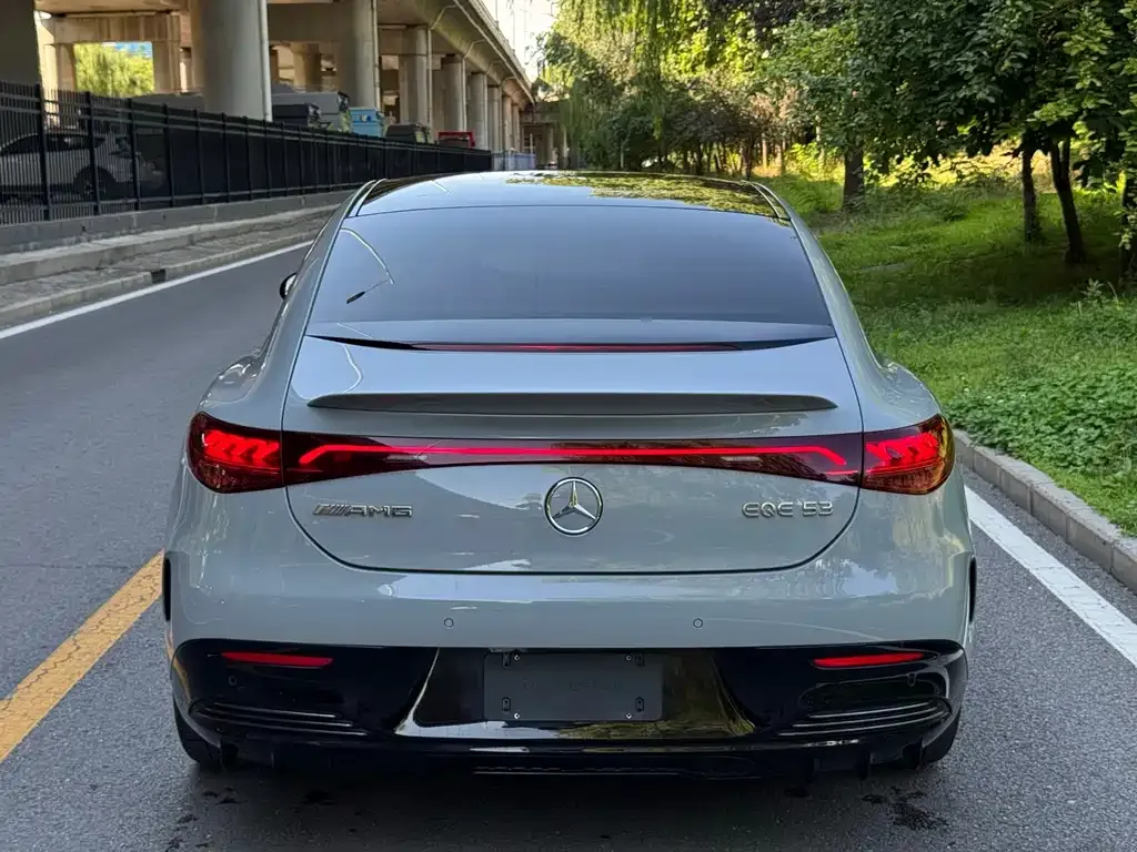Mercedes-Benz EQE AMG — фото 2