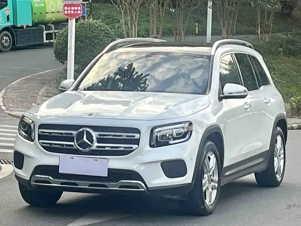 Mercedes-Benz GLB — фото 1