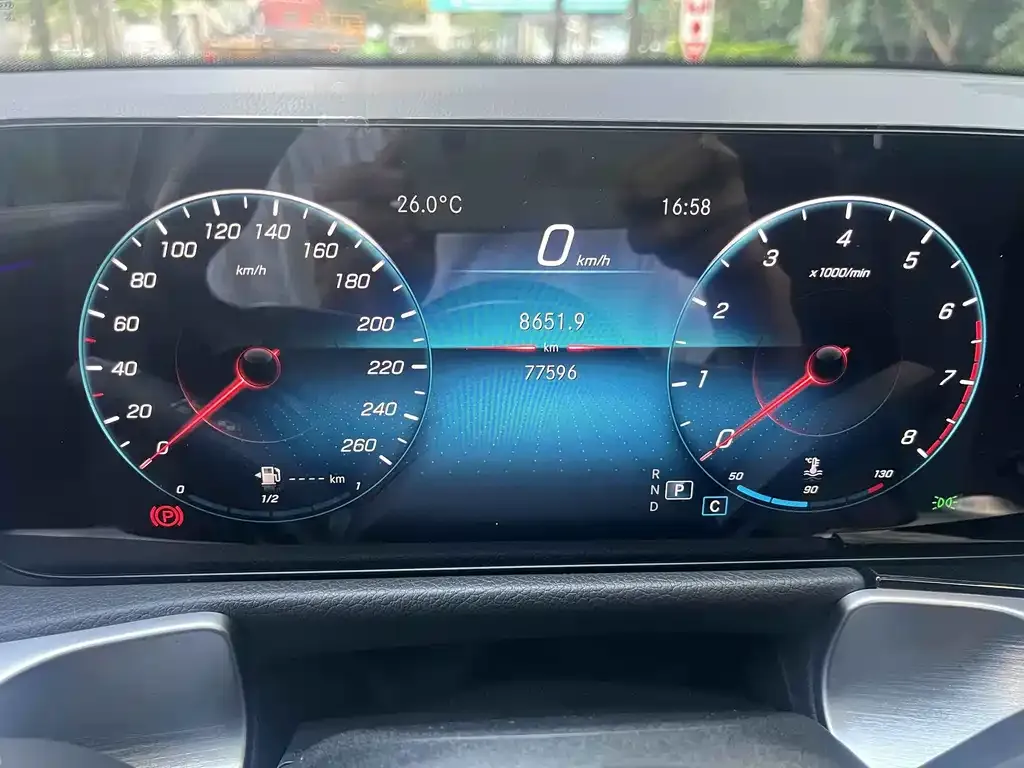 Mercedes-Benz GLB — фото 7