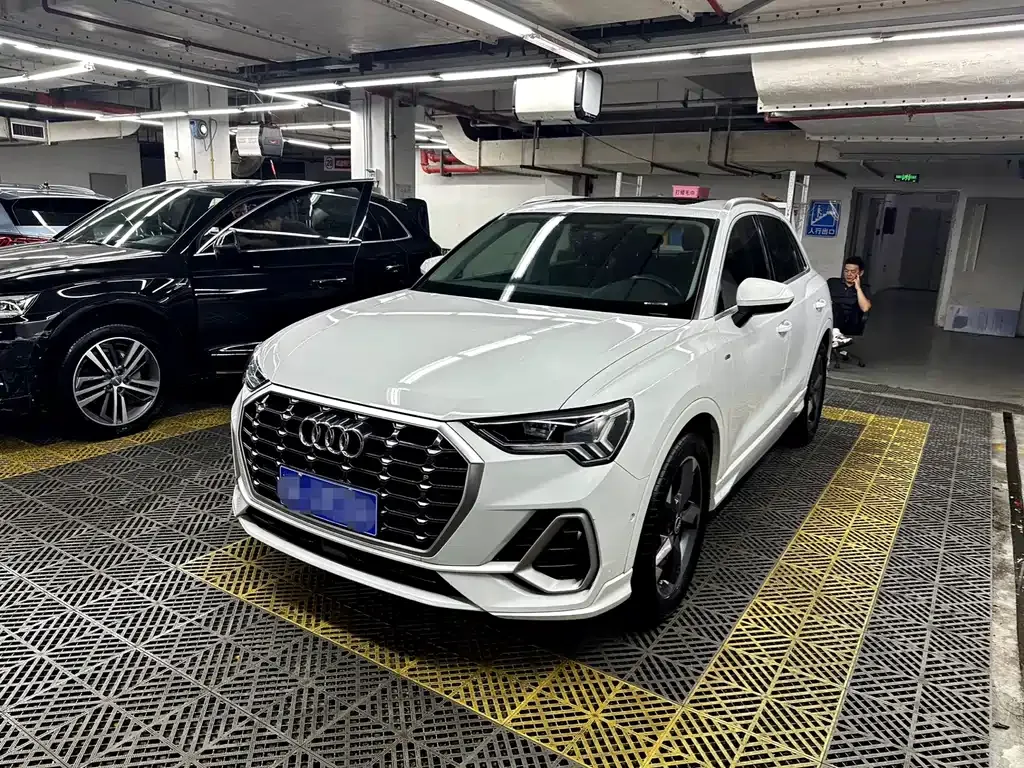 Audi Q3 — фото 1