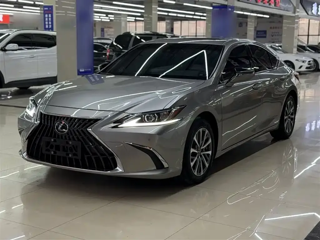 Lexus ES — фото 1