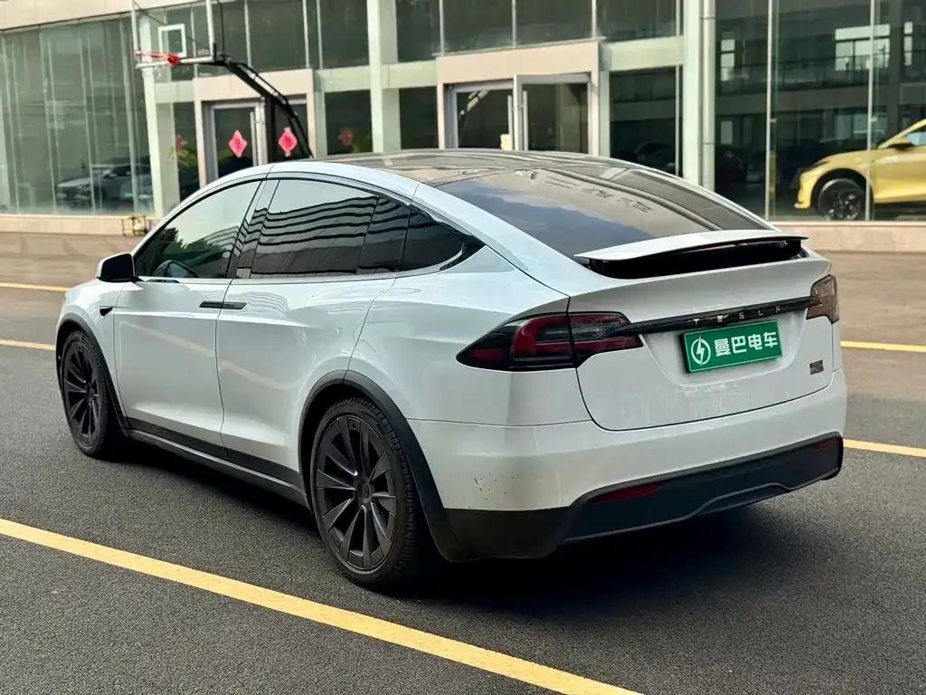 Tesla Model X — фото 3