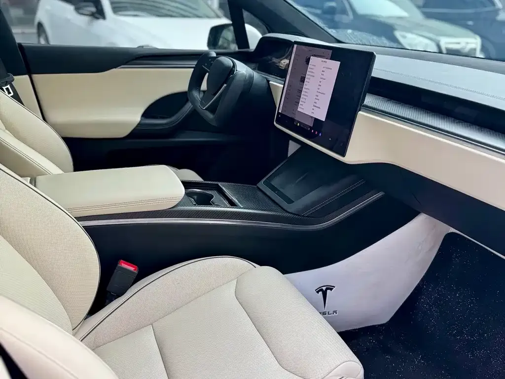 Tesla Model X — фото 8