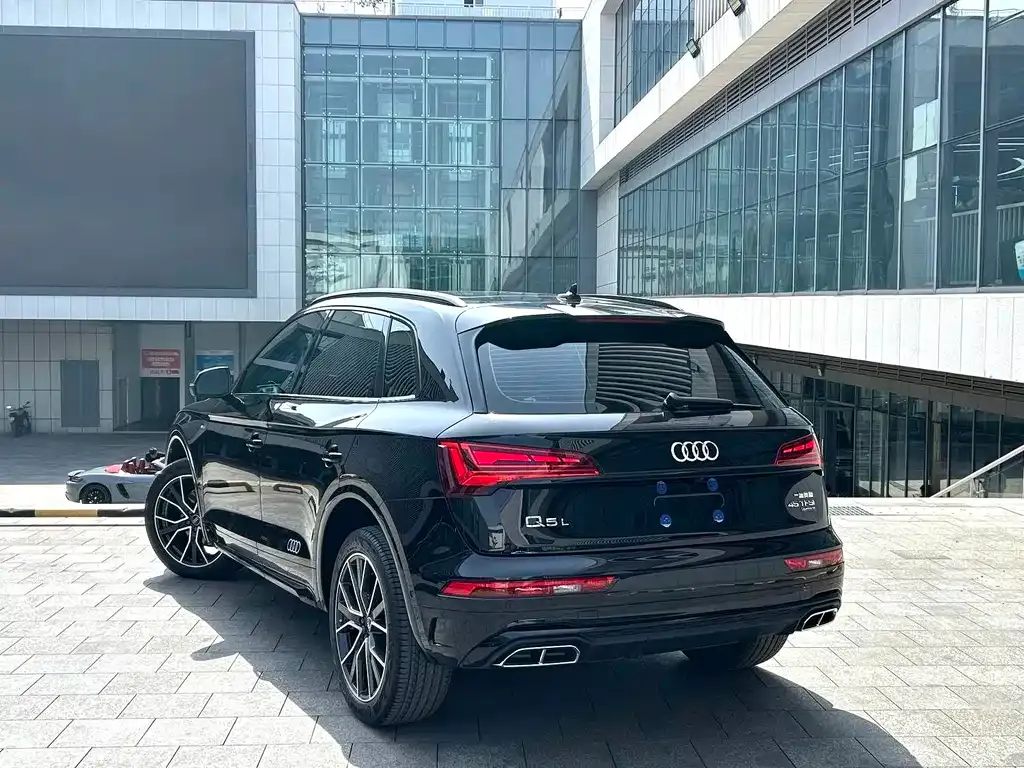 Audi Q5L — фото 8