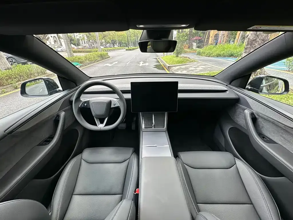 Tesla Model Y L — фото 7