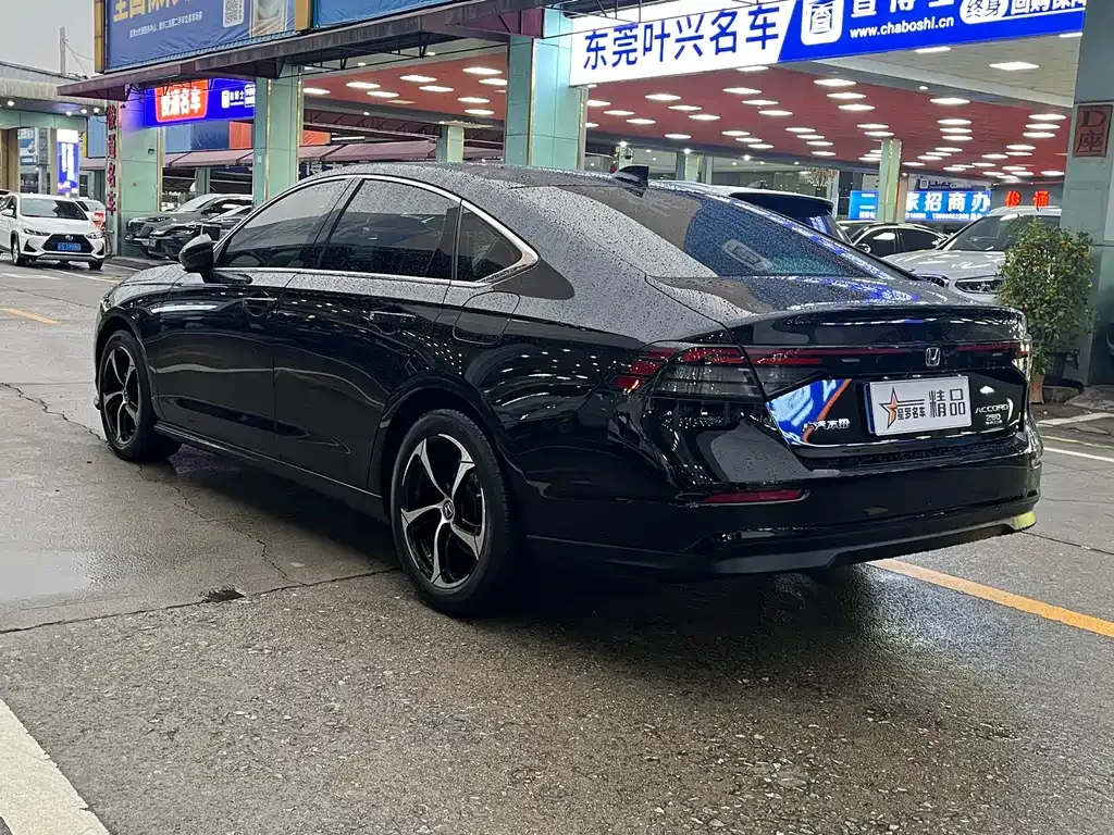 Honda Accord — фото 8