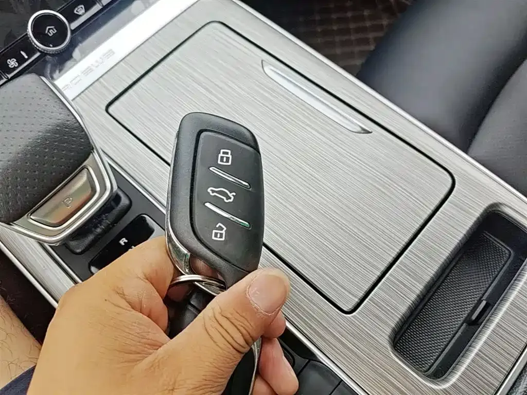 Roewe RX5 — фото 4