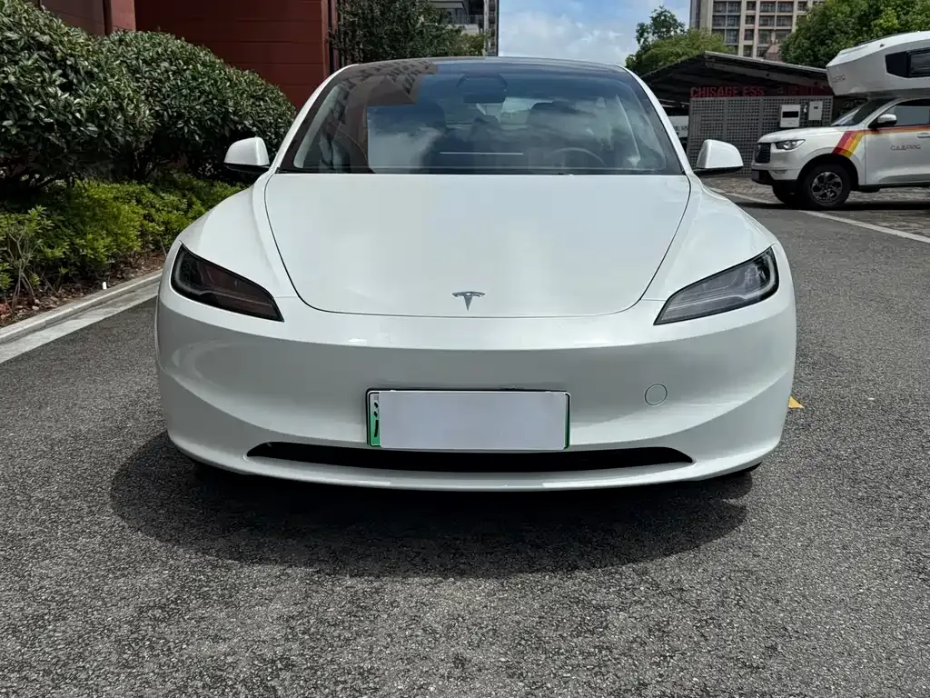 Tesla Model 3 — фото 9
