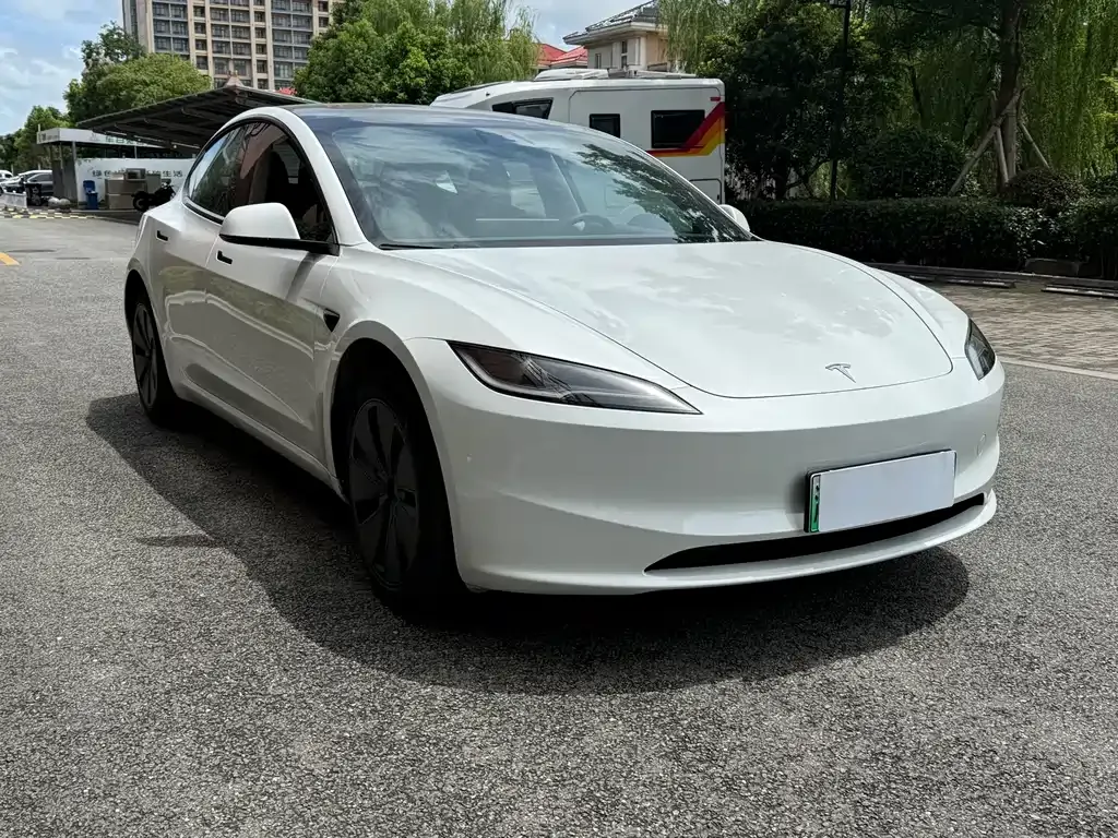Tesla Model 3 — фото 10