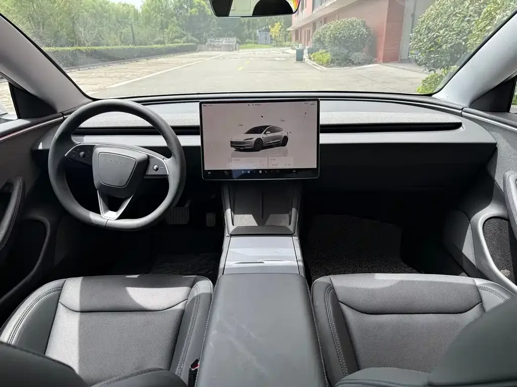 Tesla Model 3 — фото 8