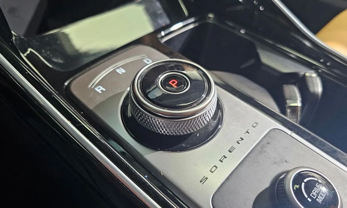 Kia Sorento — фото 8