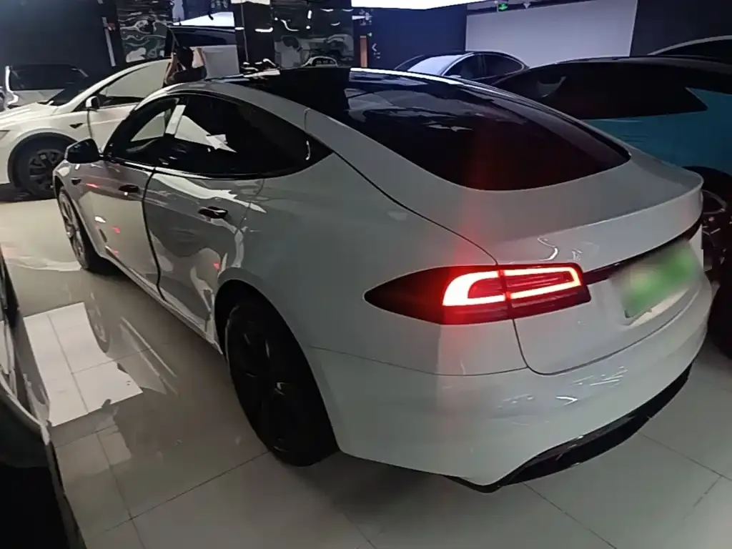 Tesla Model S — фото 5