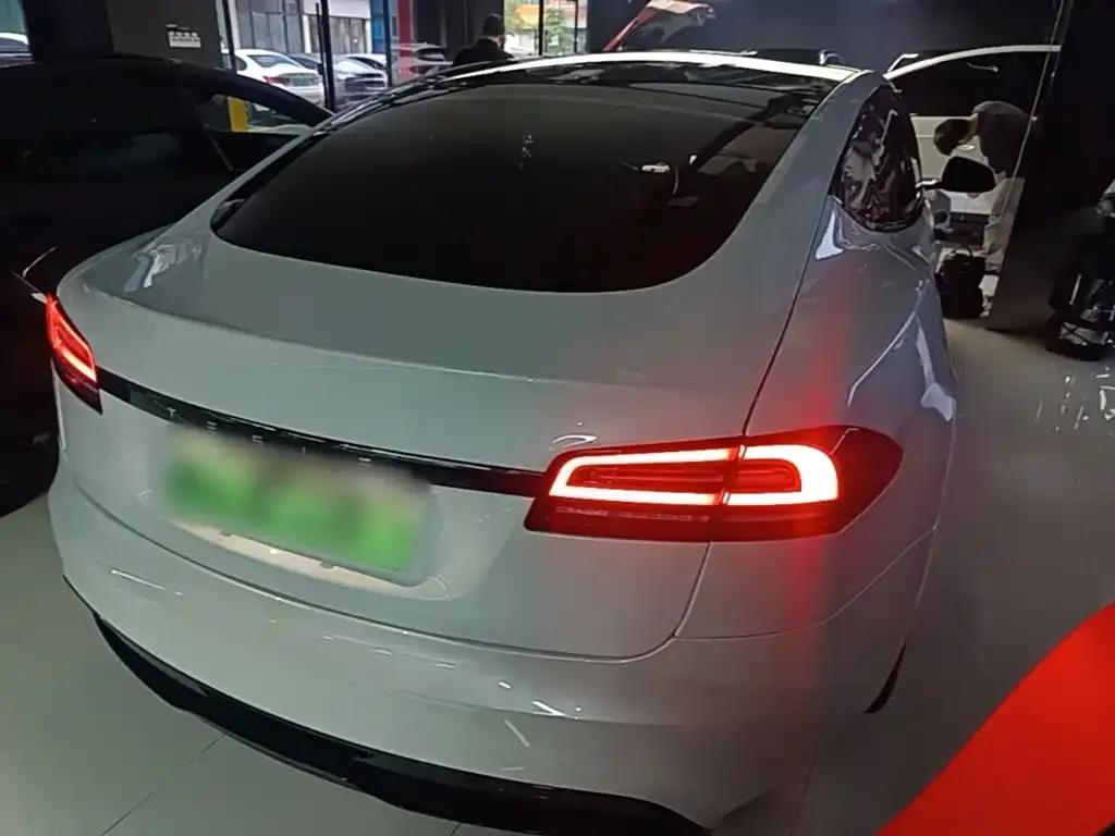 Tesla Model S — фото 7