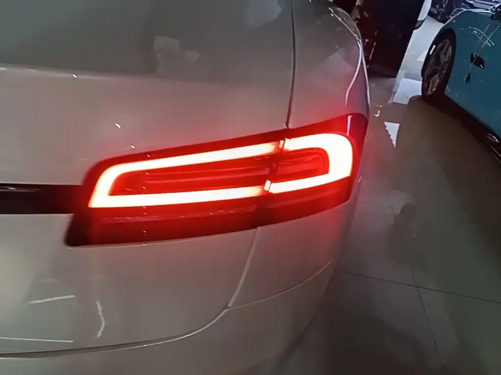 Tesla Model S — фото 3