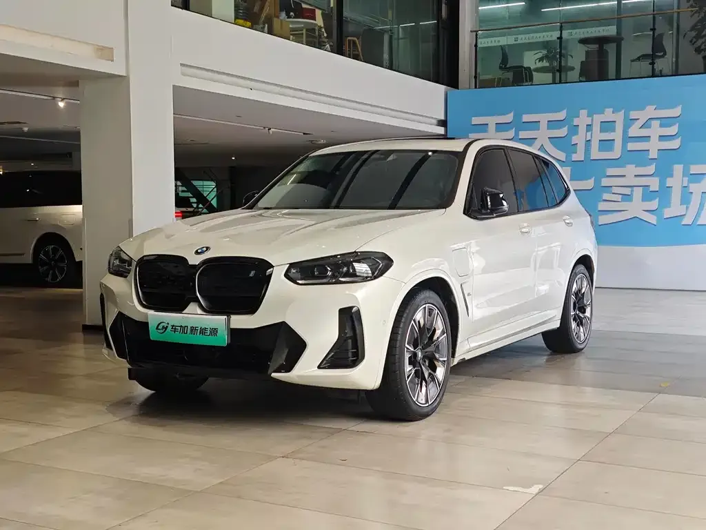 BMW iX3 — фото 1