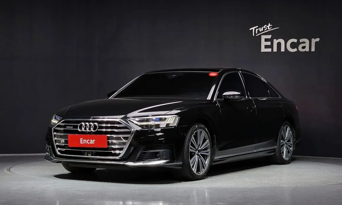 Audi A8 — фото 1