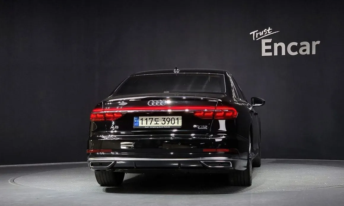 Audi A8 — фото 2